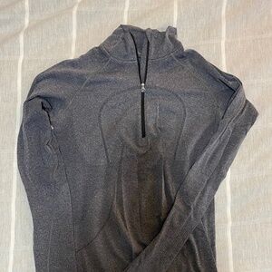 Grey Long Sleeve Shirt (lululemon)